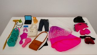 Lote Ropa y Accesorios Muñecas Barbie