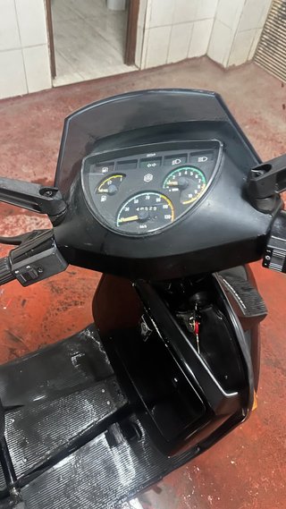 Vespa TX 200 Negra