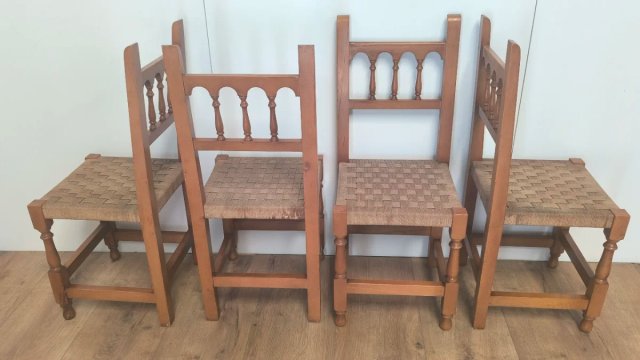 4 SILLAS DE MADERA Y CUERDA