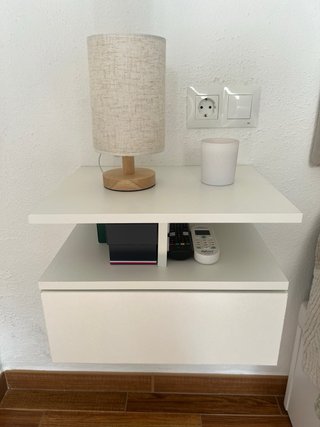 2 Mesitas de Noche Flotantes Blancas