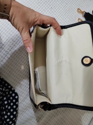 Bolso de lino beige y negro doble tira.