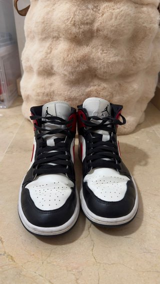 Air Jordan 1 Mid Blanca Roja Negra