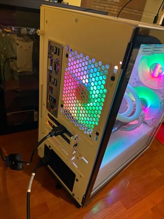 PC Gaming GIGABYTE con RGB