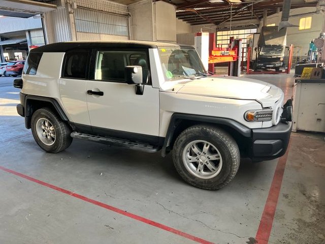 Toyota Land Cruiser 4.0 V6 LIMITED AUTO FJ CUISER