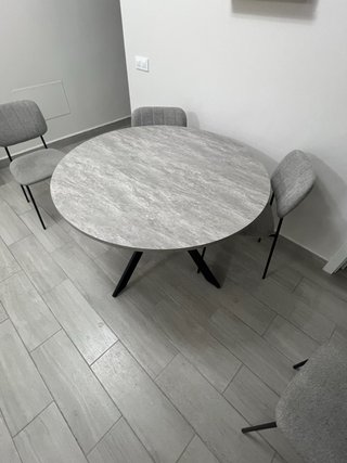 Mesa redonda y 4 sillas comedor