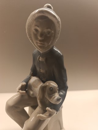 Figura Nao bye Lladró, Porcelana Niño con Perro