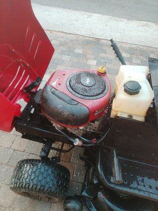 Tractor cortacésped Jonsered LT 14