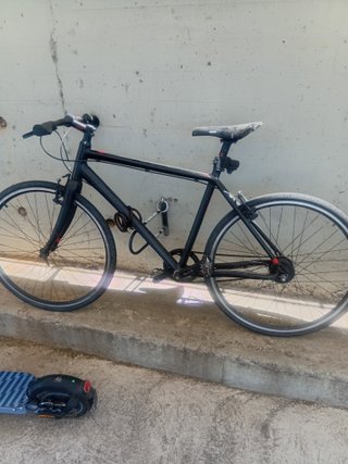 Bicicleta Cube Negra
