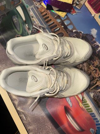 Zapatillas ASICS Beige y Gris