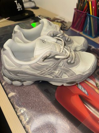 Zapatillas ASICS Beige y Gris