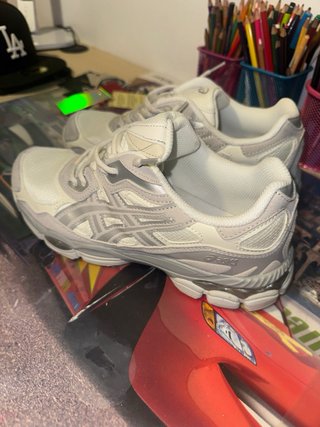 Zapatillas ASICS Beige y Gris