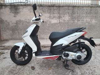 Aprilia Sportcity 125 Blanca