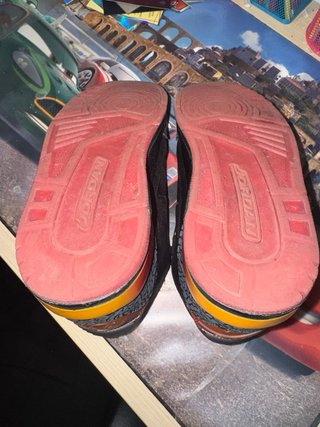 Zapatillas Jordan Negras y Naranjas jbalvin