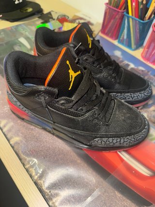 Zapatillas Jordan Negras y Naranjas jbalvin
