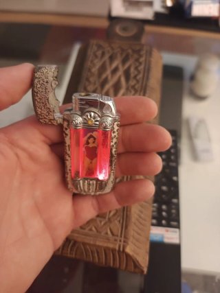 Mechero Vintage Chica 80s