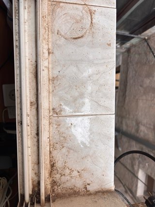 Limpieza detallada del piso al techo