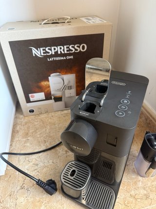 Cafetera Nespresso Lattissima One