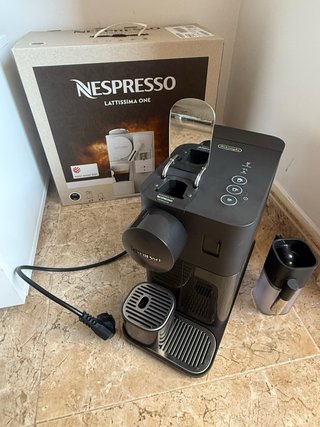 Cafetera Nespresso Lattissima One