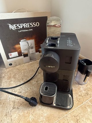Cafetera Nespresso Lattissima One