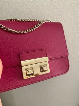 Borsetta Furla Rosa con Dettagli Oro