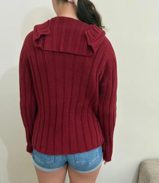 Jersey Lacoste Rojo con Capucha y Botones Madera