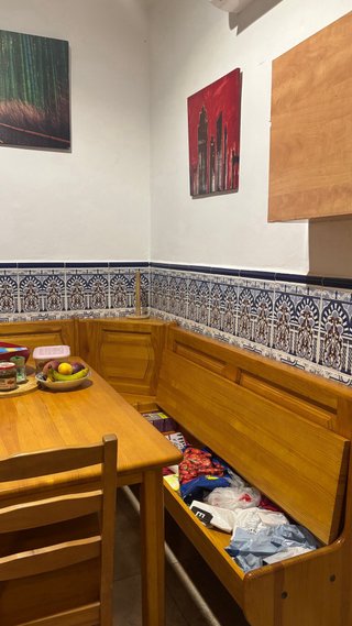 Mesa de comedor y banco de madera