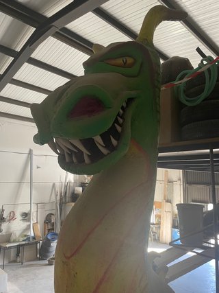 Figura para carroza. cabeza de dragon.