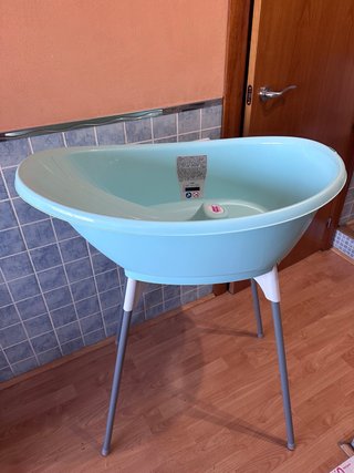 Bañera para bebé con patas