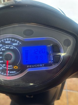 Peugeot Sweet 125 Negra