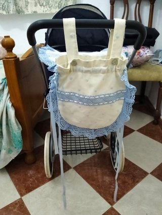 Carro de bebé azul y blanco