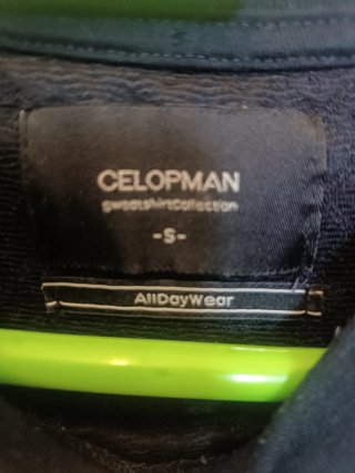 Sudadera negra con textura