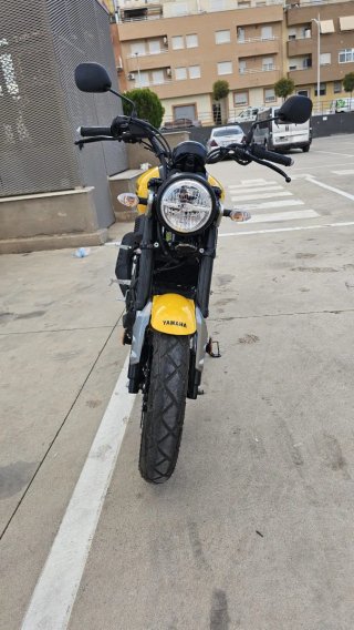 Yamaha XSR 125 Naked Amarilla