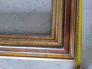 Marco de madera vintage dorado