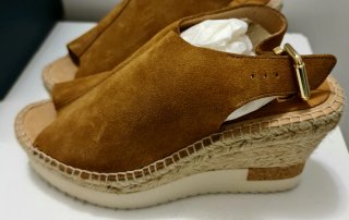 Sandali con zeppa in camoscio marrone