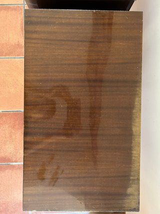 Cómoda de madera marrón