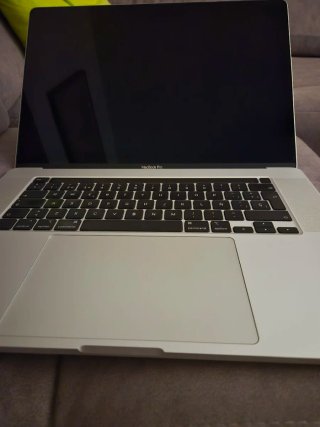 MacBook Pro 16 i7 500GB 16GB