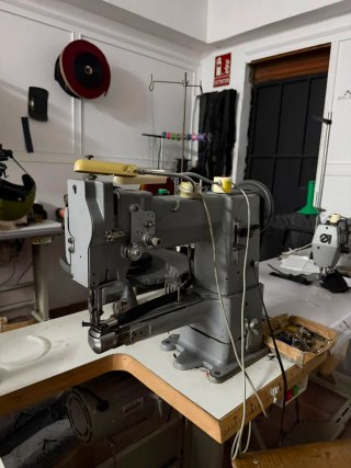 Máquina de coser industrial triple arrastre