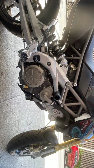 Aprilia Dorsoduro 750