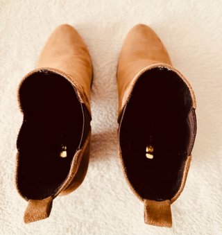 Botines marrones con tachuelas