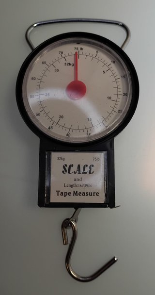 Báscula colgante 32kg / 75lb con cinta métrica