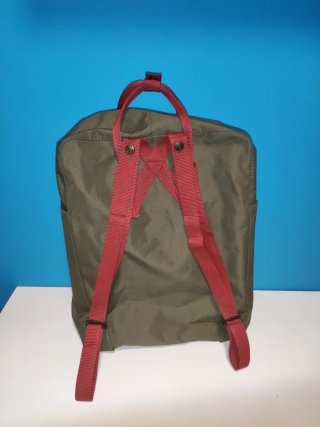 Mochila Fjallraven Kanken Verde y Roja 20L