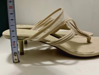 Sandali con tacco beige trasparenti