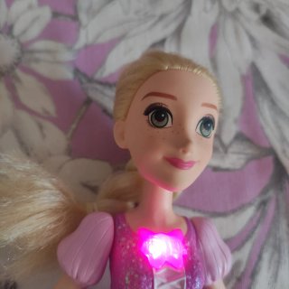 Muñeca Princesa Rapunzel con Luz