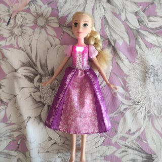 Muñeca Princesa Rapunzel con Luz