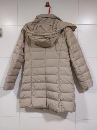 Abrigo de plumas beige