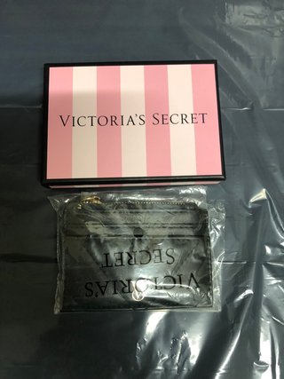 Tarjetero Victoria's Secret Negro con Llavero