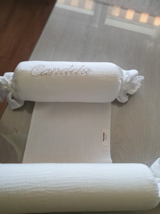 Cojín antivuelco bordado Candela