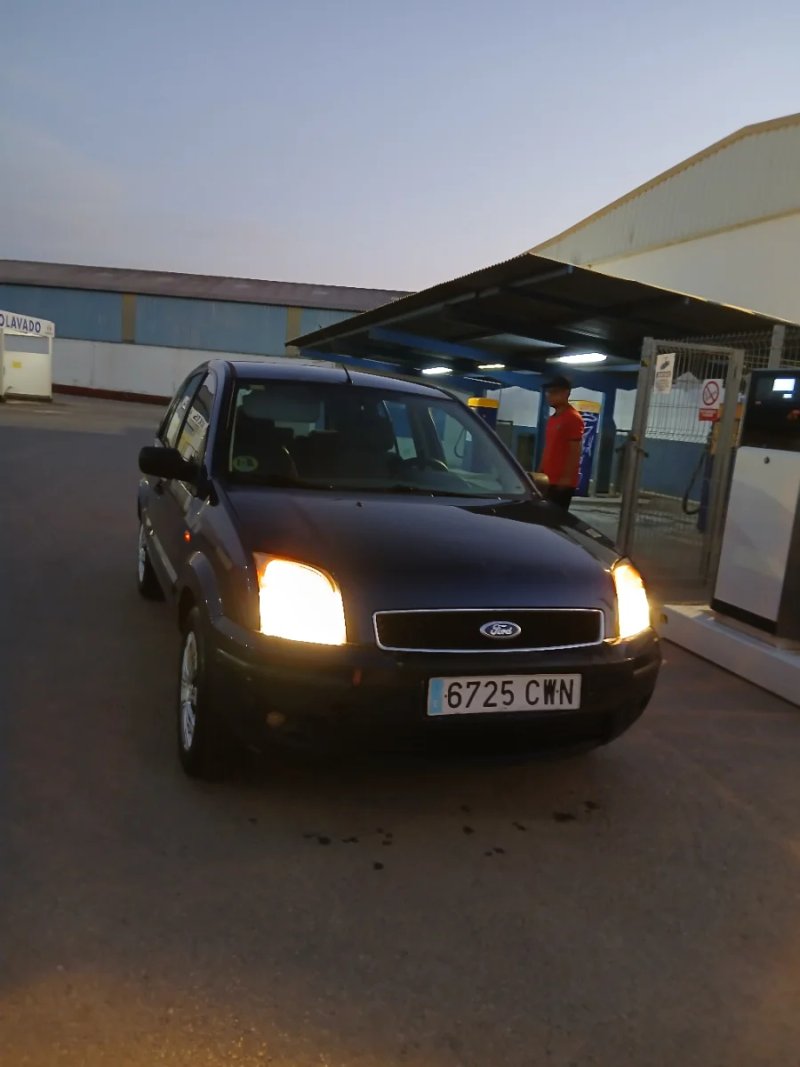 Ford Fusion 2004 - foto 1