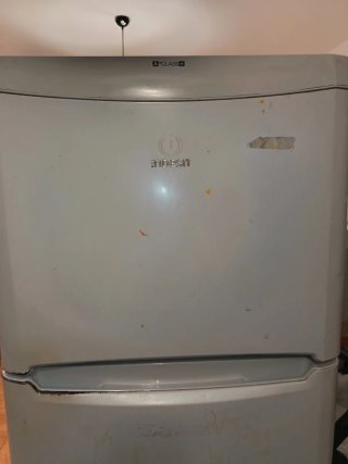 Nevera Indesit blanca