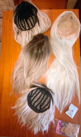 4 Pelucas rubias
